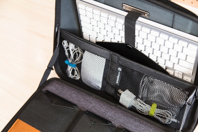 High visibility mesh pockets mean you'll never forget what pocket you put something in, allowing you to find it first time, every time.