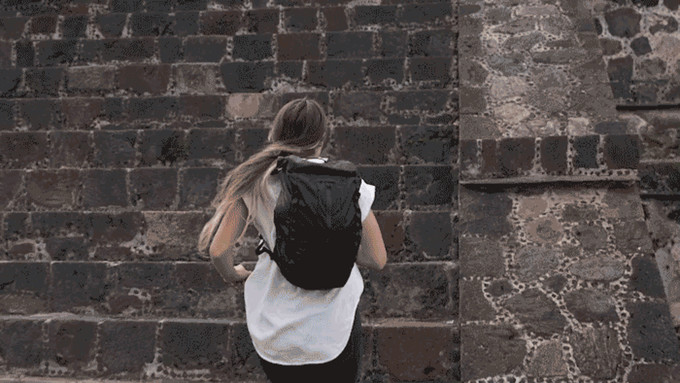 VEER 18 : Packable Bag And Inflatable Camera Cube | Indiegogo